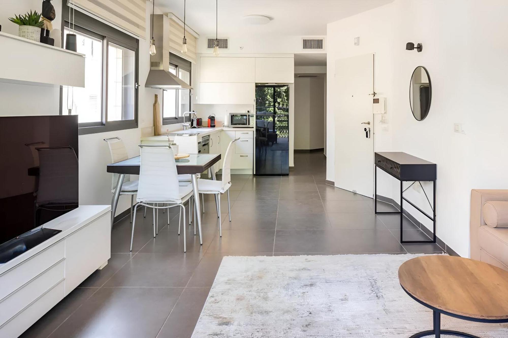 Luxury Oasis Apartment *